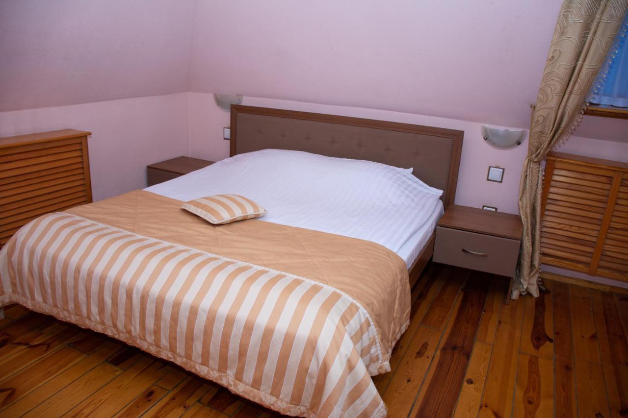 Gostiniy Dvor Non-Stop Hotel Kherson Exterior foto