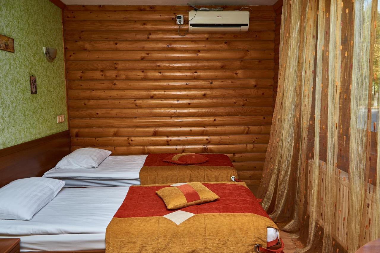 Gostiniy Dvor Non-Stop Hotel Kherson Exterior foto